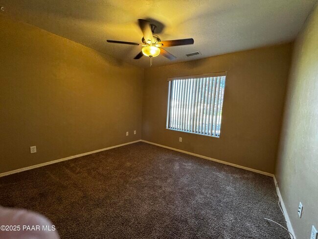 Building Photo - 3750 N Meadowlark Dr