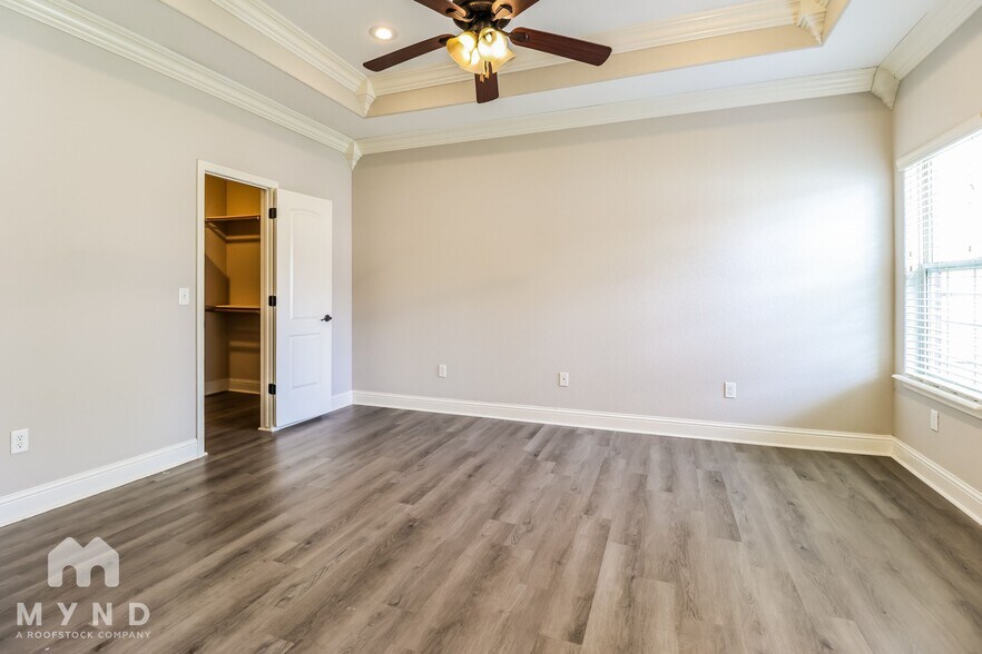 Building Photo - 100 NE Chicory Ln
