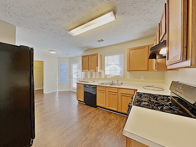 Building Photo - 1215 Wilkes Crest Dr