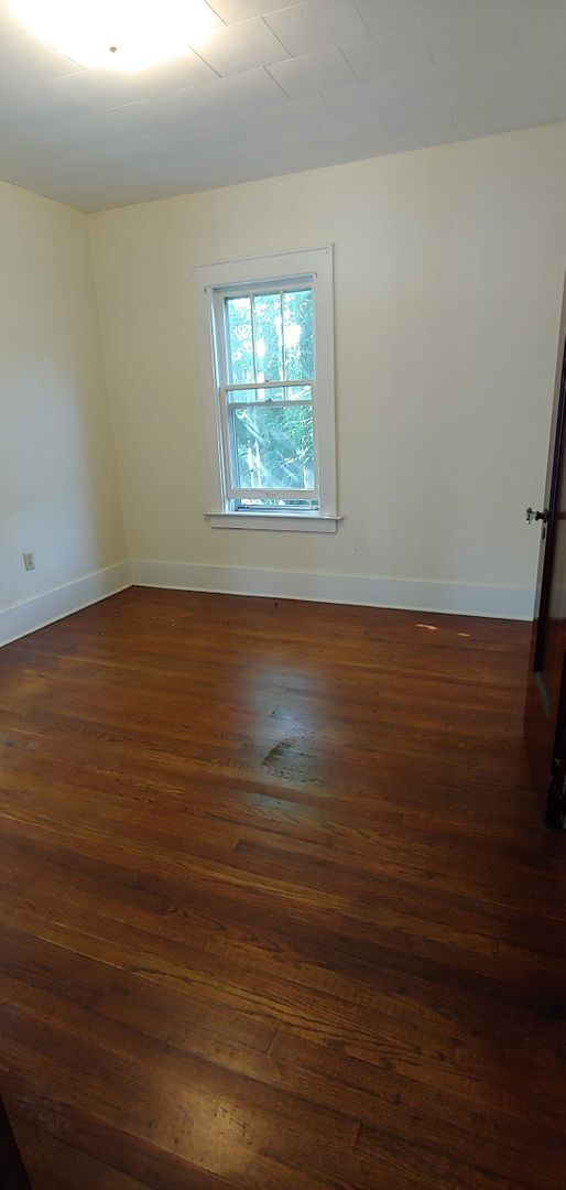 Building Photo - 351-351 Roosevelt Ave