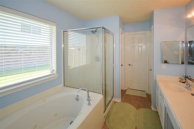 Building Photo - 3008 Middletrace Ln