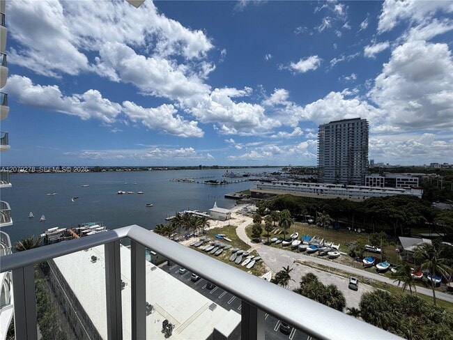 Building Photo - 4714 N Flagler Dr