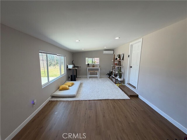 Building Photo - 209 E 139th St