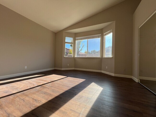 Building Photo - Gorgeous Stonecreek Home!