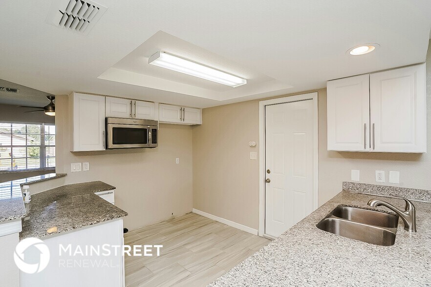 Building Photo - 11440 Fox Run