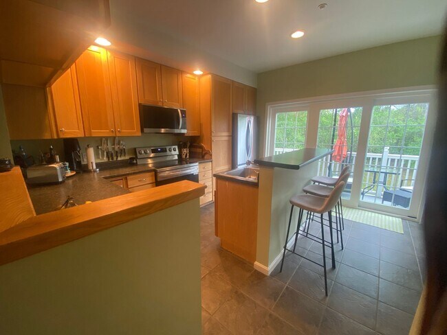 Building Photo - Beautiful Townhouse in White River Junction  (CURRENTLY UNDER CONTRACT)