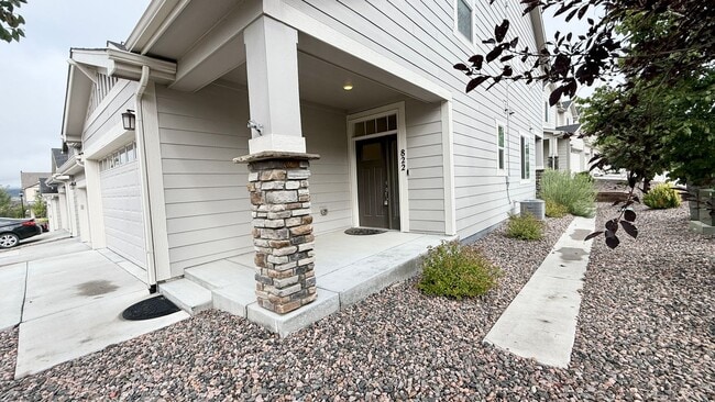 Building Photo - Stunning 3 Bedroom Townhome in Monument