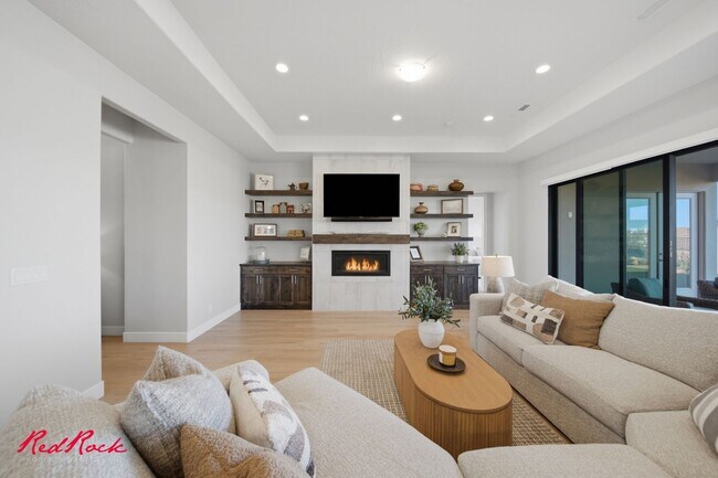 Building Photo - 4 Bedroom Home with Gorgeous Views