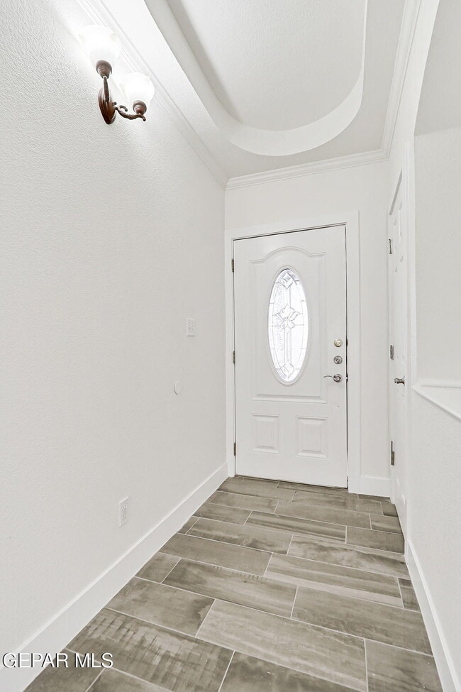 Building Photo - 7235 Royal Arms Dr