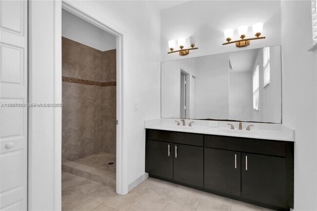 Building Photo - 673 NE 191st St