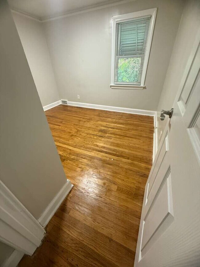 Building Photo - 3-Bedroom Gem on Indiana St with Spacious ...