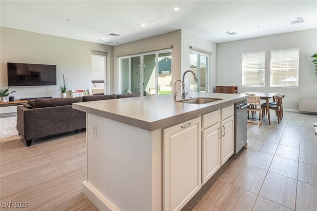 Building Photo - 832 Canonbury St