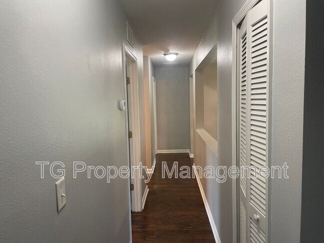 Building Photo - 283 Buck Run Way
