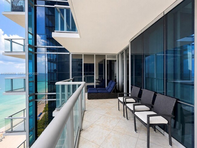 Building Photo - 17121 Collins Ave