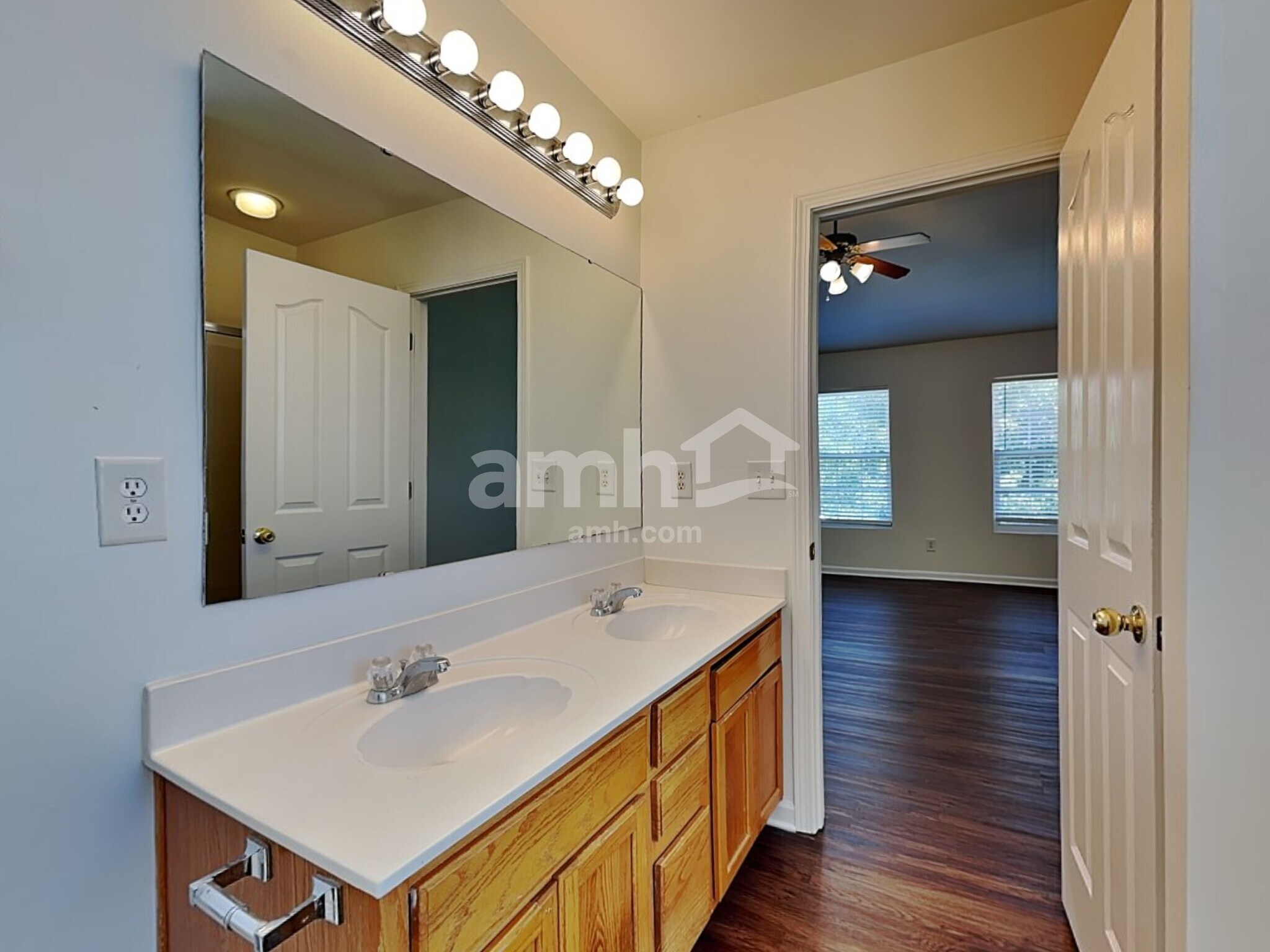 Building Photo - 16112 Stuarts Draft Ct