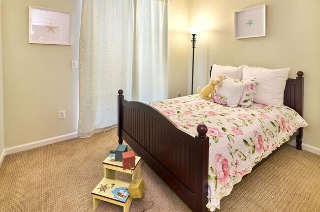 Building Photo - 1784 Snell Pl