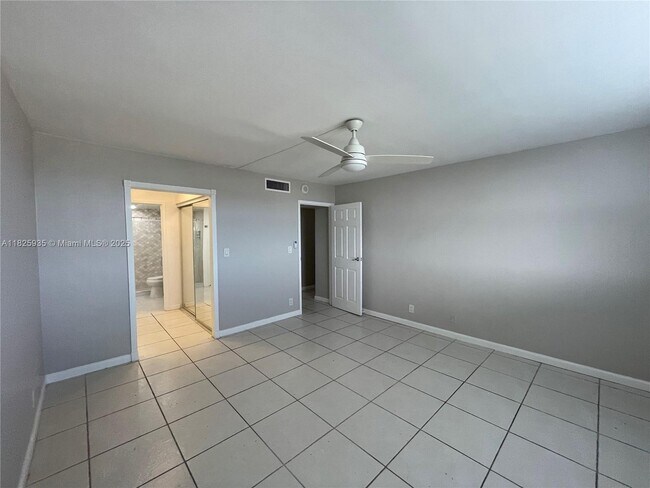 Building Photo - 2450 NE 135th St