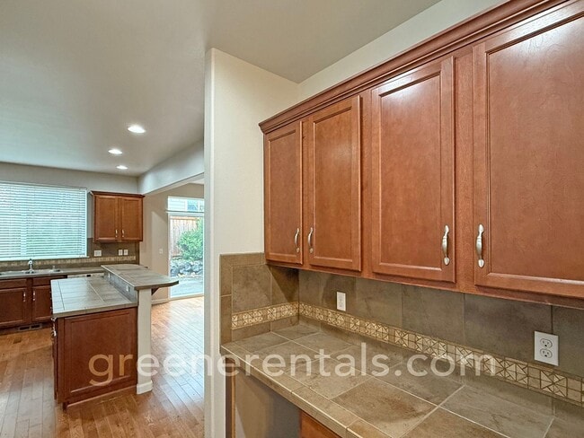 Building Photo - 4BR/2.5BA with Bonus Loft and Den in Lacey