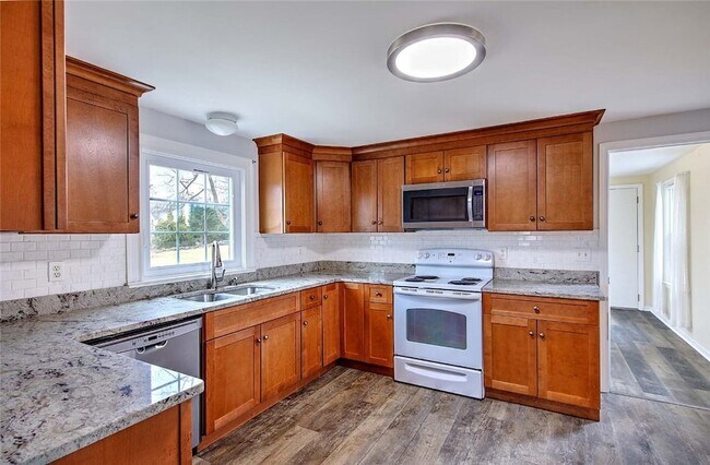 Building Photo - 12 Whalen Dr