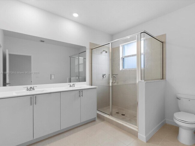 Building Photo - 106 SW 184th Ave