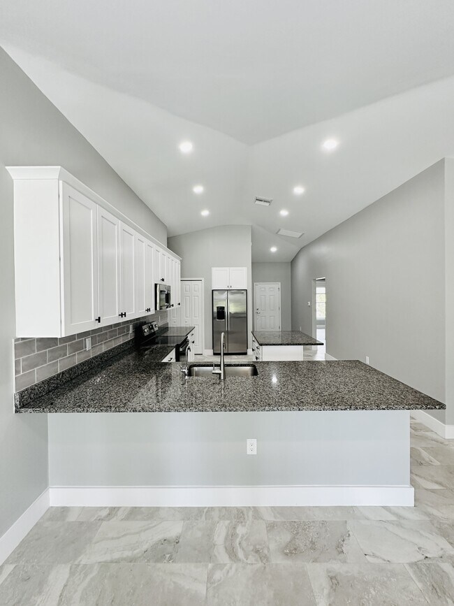Building Photo - 489 Lenox Ave