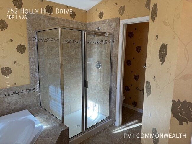 Building Photo - 752 Holly Hill Dr