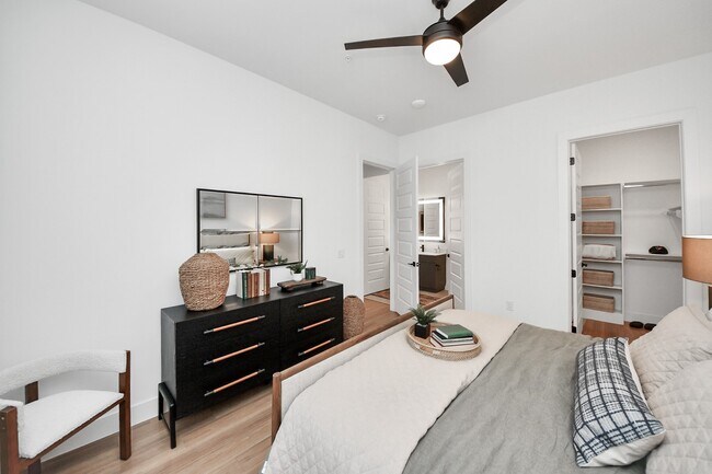 Building Photo - 15635 Memorial Dr