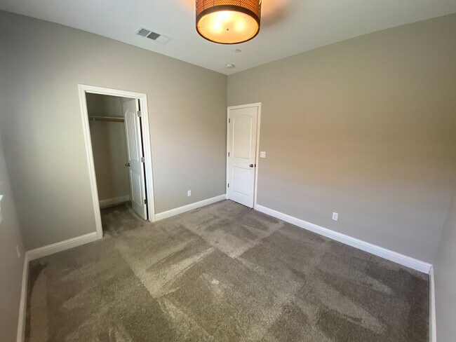 Building Photo - 3163 Parks Ave
