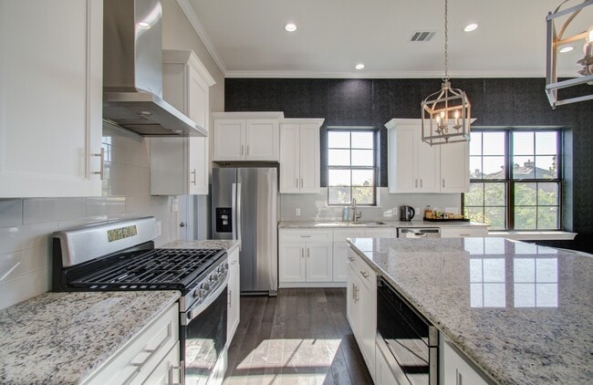 Building Photo - 3335 Beverly Frst Dr