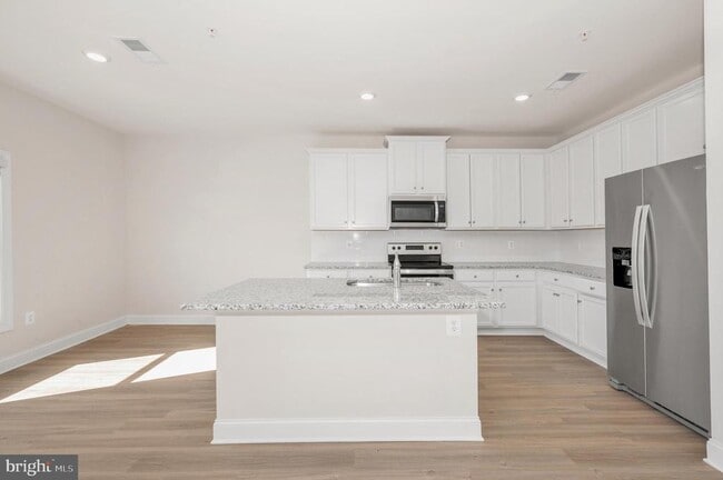 Building Photo - 9962 Roulette Dr