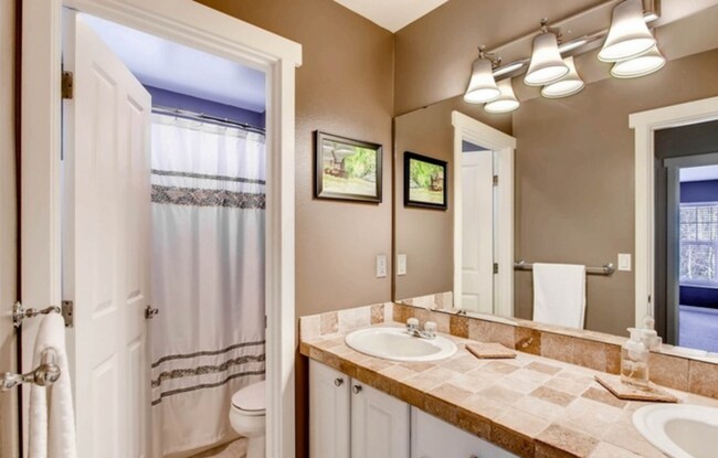 Building Photo - Beautiful 5 Bed 2.5 Bath Renton Home!