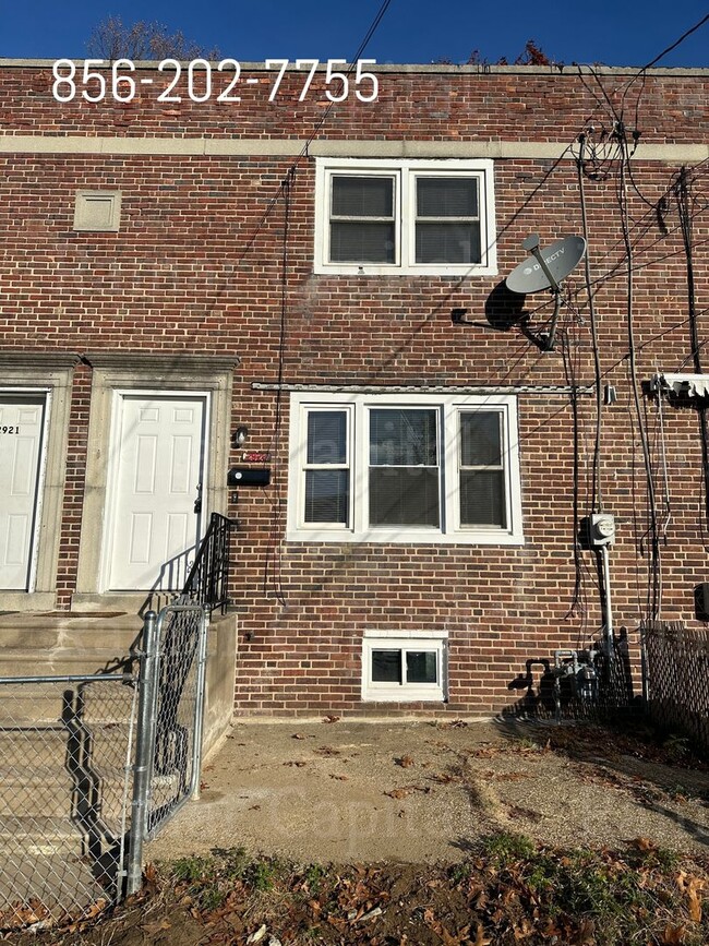 Building Photo - East Camden Spacious 3 bedroom Home - Show...