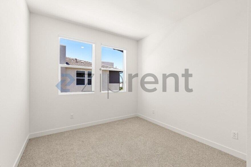 Building Photo - Unit
