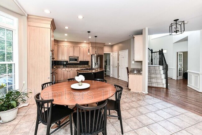 Building Photo - 641 Meade Dr SW