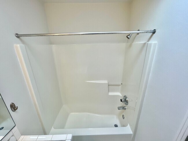 Building Photo - Stylish Bull Mountain Home – 3 Bed, 2.5 Ba...