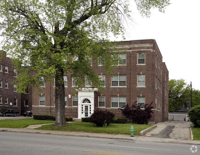 Building Photo - Oxmoor Apartments