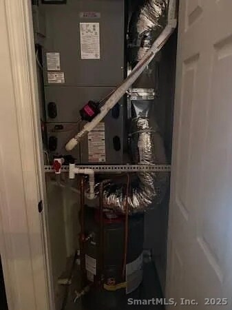 Building Photo - 839 Main St