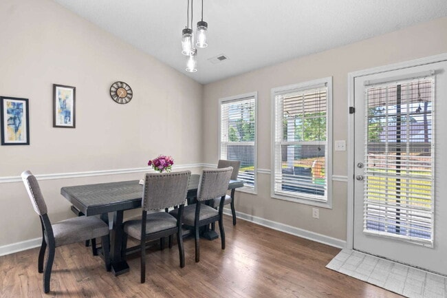 Building Photo - Charming 3-Bedroom Home with Bonus Room in...