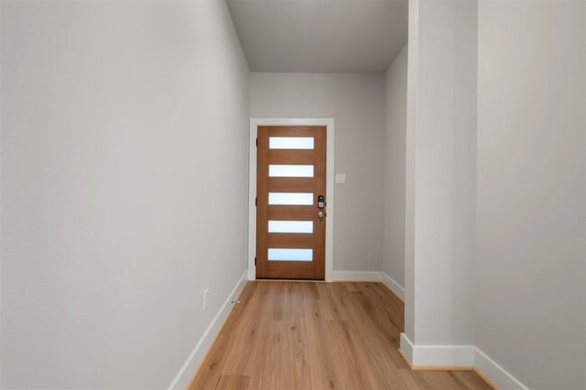 Building Photo - 1222 E 33rd St