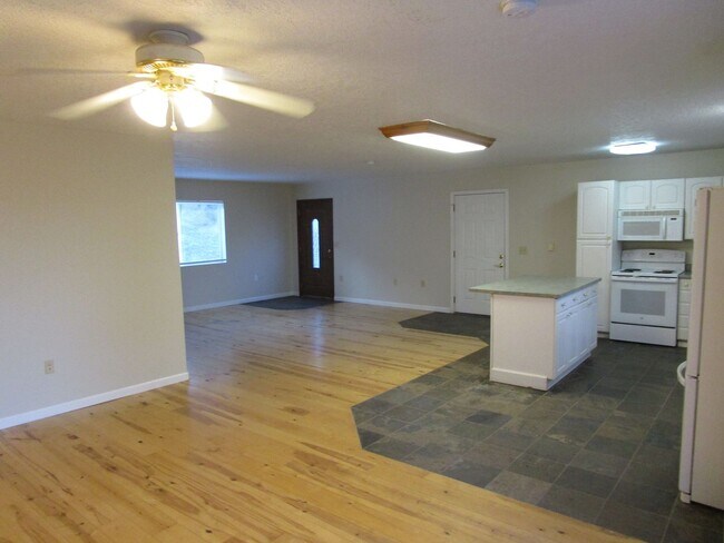 Building Photo - 7110 Teenie Rd