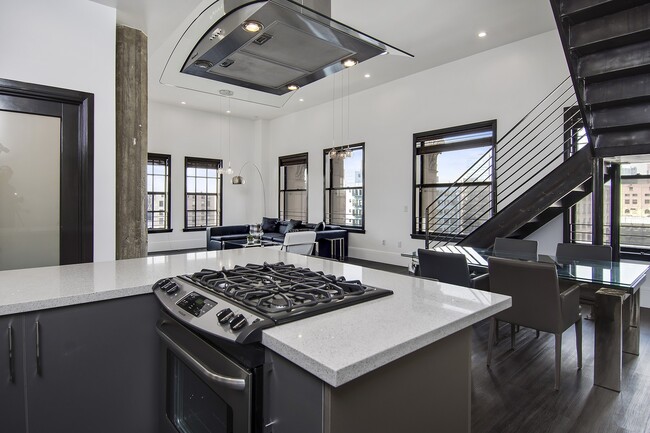 Building Photo - National City Tower Lofts