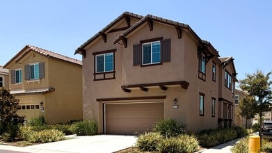 Building Photo - Modern Townhouse in Fairview Community of Bonsall