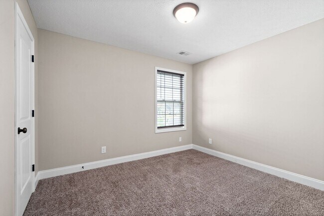Building Photo - 1709 Rains Rd
