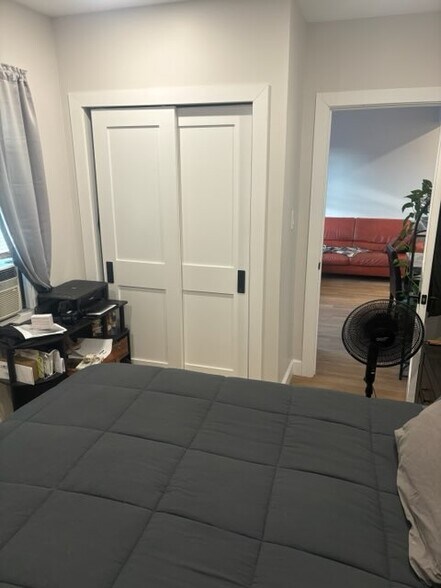 Building Photo - 42 Outwater Ln