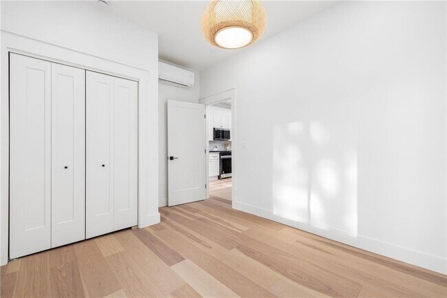 Building Photo - 7 Sheffield Ave