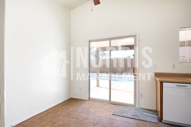 Building Photo - Great Home Located in Town with a Pool