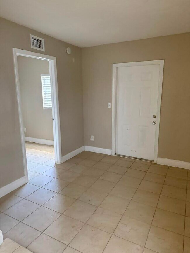 Building Photo - 9519 Birmingham Dr