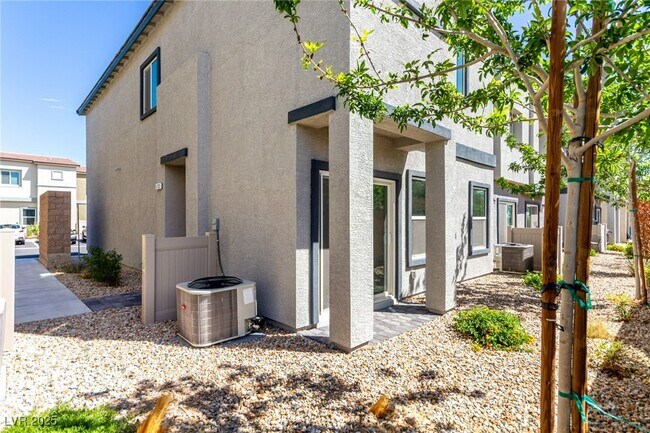Building Photo - 4213 Venus Falls Ave