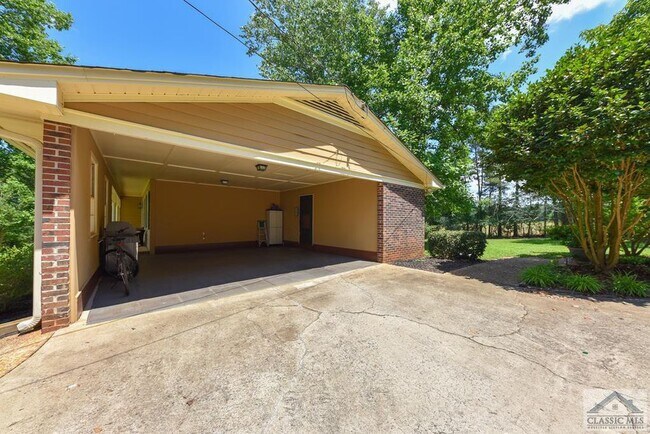 Building Photo - 1041 Bradham Dr