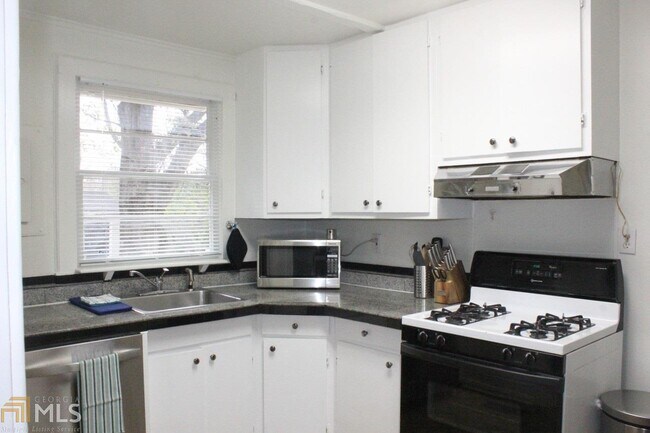 Building Photo - 433 Deering Rd NW